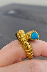 Кольцо крупное объемное с бирюзой цвет желтое золото