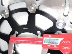 Диск тормозной передний лепестковый на TRIUMPH Daytona 675 / Street Triple 660, 675 / Thruxton 1200 / Bonneville 1200 / 2013-2026 г.в.