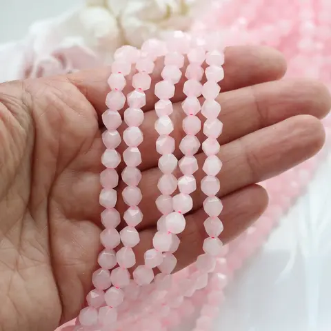 Розовый кварц, граненые бусины, 6 мм, нить, К002
