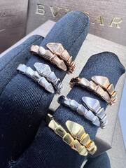 Кольцо ЗМЕЯ-SERPENTI одинарное с камнями на голове lux качество rose/white VGOLD