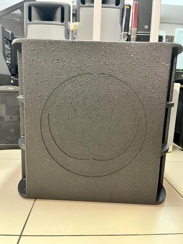 TURBOSOUND M18B активный сабвуфер 18', пиковая мощность 2200Вт, усилитель Krark Teknik класса D, частотный диапазон 40Гц–100Гц