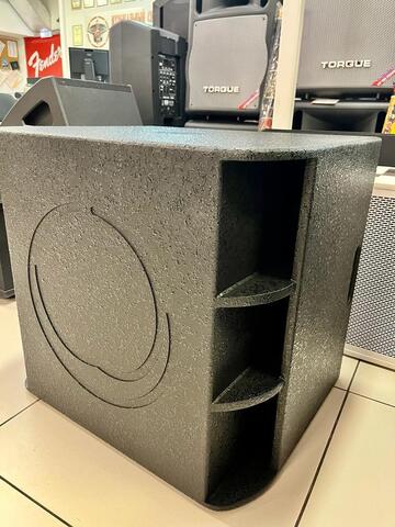 TURBOSOUND M18B активный сабвуфер 18', пиковая мощность 2200Вт, усилитель Krark Teknik класса D, частотный диапазон 40Гц–100Гц