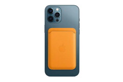 Карман-Чехол для телефона APPLE iPhone Leather Wallet with MagSafe - California Poppy (MHLP3ZM/A)