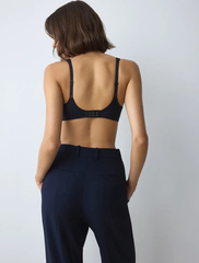 Бюстгальтер с мягкими чашками Triumph Modern Lace Cotton W02 | Черный