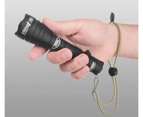 Фонарь ручной Armytek Viking XP-L черный/белый лам.:светодиод. CR123x2 (F01801BC)