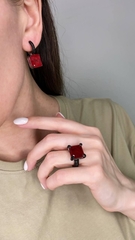 Серьги из серебра с квадратными подвесками из красного кварца с черными микроцирконами