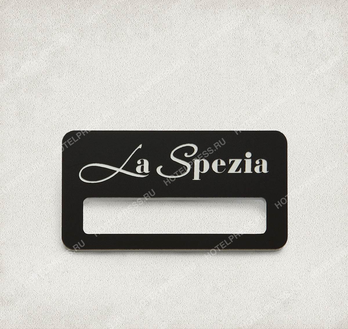 Бейдж из двухслойного пластика кафе-пиццерии La Spezia
