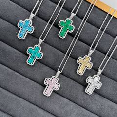 32974 - Подвеска -крест GRAFF из серебра 925пробы с цепочкой с цирконами цвет изумруд