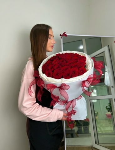 31 роза Red Naomi (60 см)