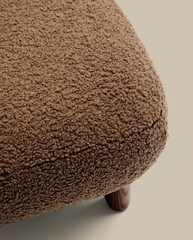 Пуф Cabana Taupe Boucle с ножками в отделке орех 65x55,4
