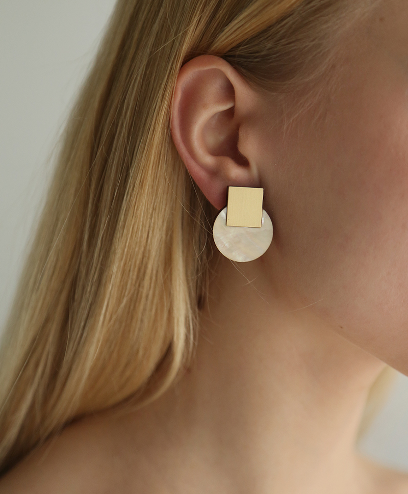 Серьги Sol Studs Mother of Pearl