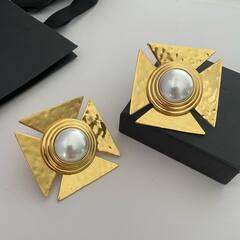 27342- Серьги клипсы крупные КВАДРАТЫ с жемчугом из латуни YSL