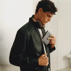 Закрытые смарт-наушники Montblanc MB 01 коричневого цвета