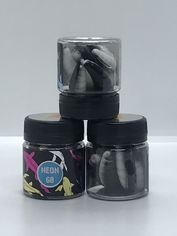 NEON 68 Maggot 46мм (6 шт ) СЫР цвет ЧЕРНЫЙ-БЕЛЫЙ продажа от 2 шт.