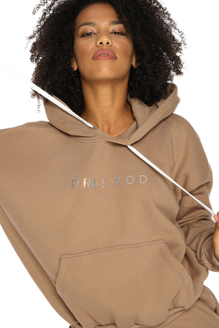 Худи oversize DK08F 13 с капюшоном. Спереди накладной карман и голографический логотип. Рукава и ниж