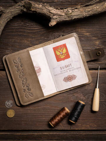 Обложка для документов зелёного цвета, покрытие Софт Тач. (двухцветный)
