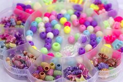 
          Набор для создания украшений-бусины Alingar, 155х155х18 мм, "Цветочек Candy", 12 видов бусин, подвески, 1х2,1 м леска, пластик.пенал