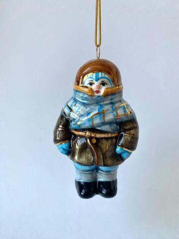 Ёлочная игрушка Мальчик в шубке коричневый