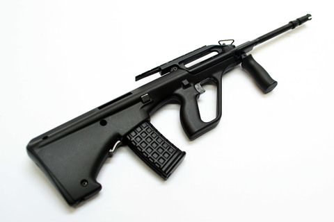 AUG assault rifle scale 1:4