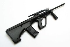 AUG assault rifle scale 1:4