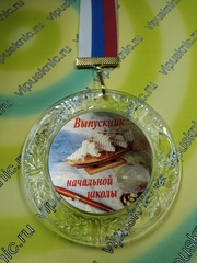 Изображение на золотом металле
