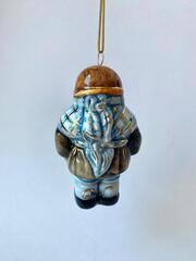 Ёлочная игрушка Мальчик в шубке коричневый