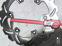 Диск тормозной передний лепестковый на Honda CBR R / CBR F