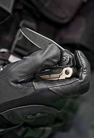 Мультитул Leatherman MUT, 16 функций, нейлоновый чехол MOLLE
