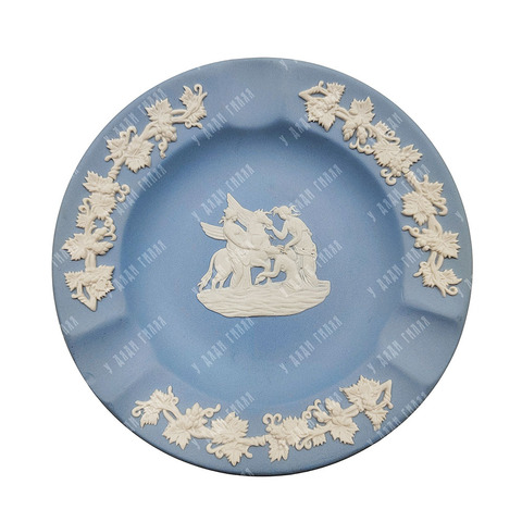 Миниатюрная пепельница. Музы, поливающие Пегаса. Wedgwood. Англия. 1956 г.