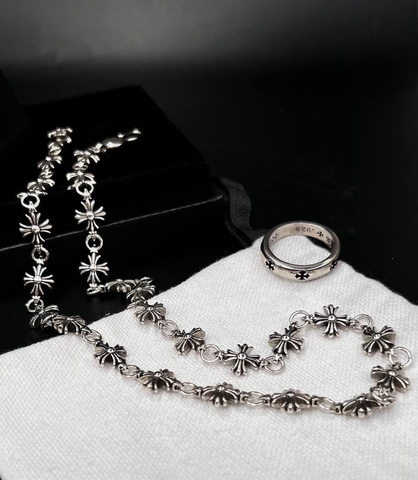 Колье-цепочка с подвесками крестами в стилистике CHROME HEARTS