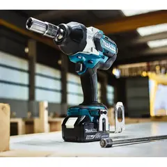 Аккумуляторный гайковёрт Makita DTW1001RTJ