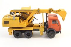 KAMAZ-5511 EO-3532 Digger truck telescopic excavator 1:43 AVD Models