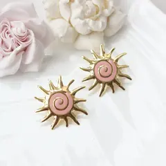 Серьги пусеты Солнце с эмалью, розовый, 36 мм, сталь, позолота, СГ041