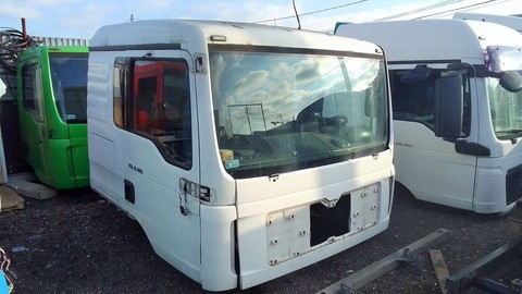 Кабина Ман Тгл 8, 12 серя (белый цвет)