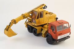 KAMAZ-5511 EO-3532 Digger truck telescopic excavator 1:43 AVD Models