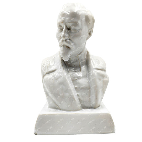 Бюст Дзержинского. Фарфор, белье. [ЛФЗ]. СССР. 1950-е годы.