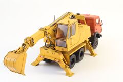 KAMAZ-5511 EO-3532 Digger truck telescopic excavator 1:43 AVD Models