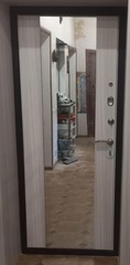 Входная металлическая дверь с зеркалом Лабиринт ISSIDA Велутта верде  Зеркало Максимум Сандал белый