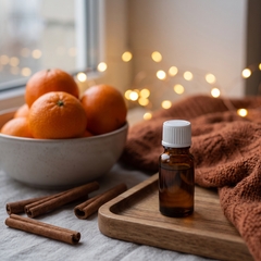 Эфирное масло апельсина Young Living в зимнем интерьере с корицей