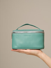Кожаная косметичка Deboro 17-63 мутный минт