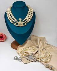 Колье трехрядное из жемчуга с подвеской планетой WESTWOOD