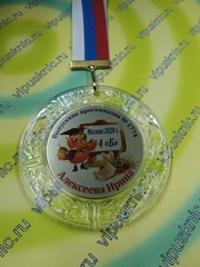 Изображение на золотом металле