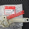 Honda Держатель, лев. основная подножка 50700-MGE-000