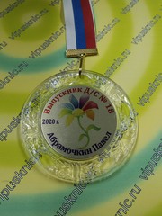 Изображение на золотом металле