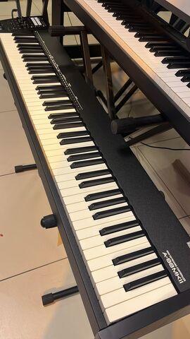 Roland A-88MK2 миди клавиатура