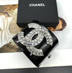 Браслет манжета широкий CHANEL с логотипом из черного пластика lux