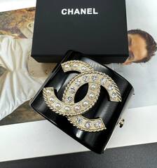20175-braslet-manzheta-shirokij-chanel-s-logo-iz-latuni-v-pozolote-lux
