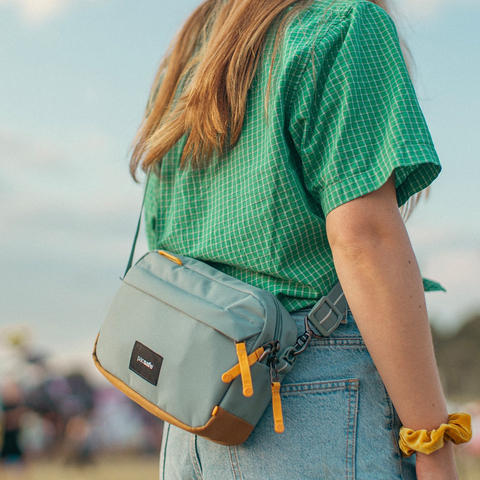 Картинка сумка городская Pacsafe GO Crossbody мятный - 15