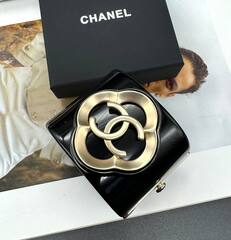 braslet-manzheta-shirokij-chanel-s-logotipom-iz-chernogo-plastika-lux