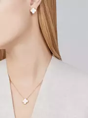 90317 - Серьги-гвоздики Trendy клевер с перламутром в лимонной позолоте 1 мотив